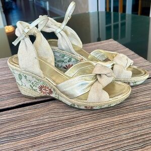 ELLE Espadrille Wedge Sandals & Floral Embroidery & Jute Base and Heel Size 10.5